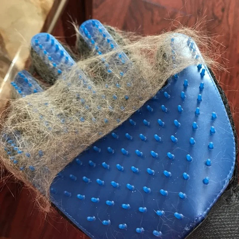 Fur-tastic Grooming Go-Go Glove: A Stylish Solution for Scrub-a-Dub-Dogs and Purr-fectly Pampered Pussycats!