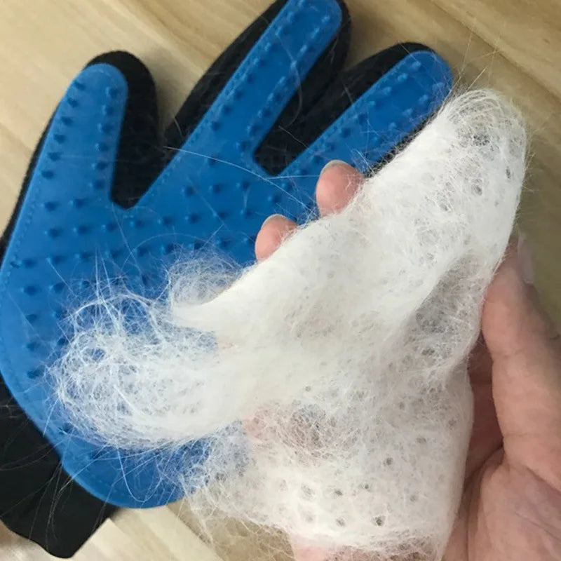 Fur-tastic Grooming Go-Go Glove: A Stylish Solution for Scrub-a-Dub-Dogs and Purr-fectly Pampered Pussycats!